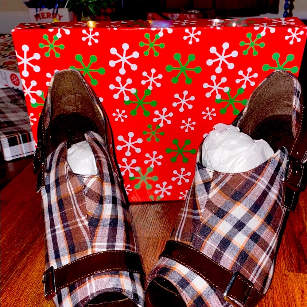 Checker print brown and white